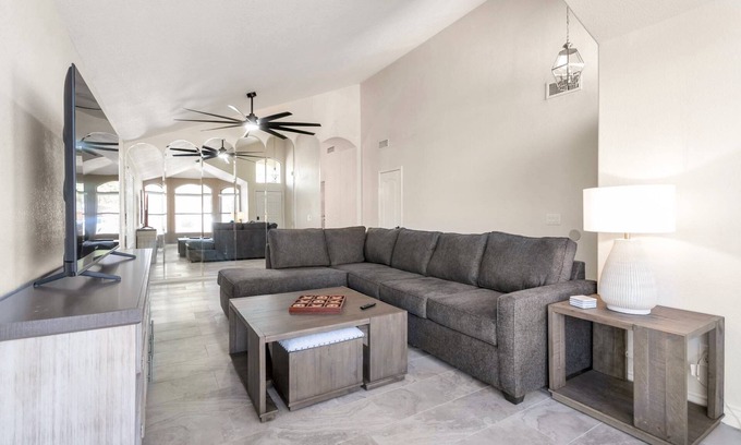 Avondale Casa | Single Story, Dog Friendly, Great Location Near Dining, Shopping + Major Sports Venues, BBQ, WIFI