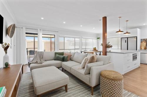 Cessnock Casa | Sip and Soak Up Summer in the Hunter