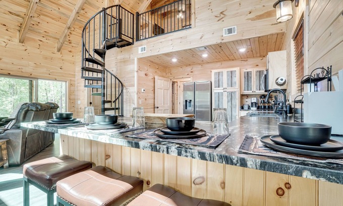Cleveland Cabaña | Sip, Hike & Explore: Sleek Retreat in Cleveland!