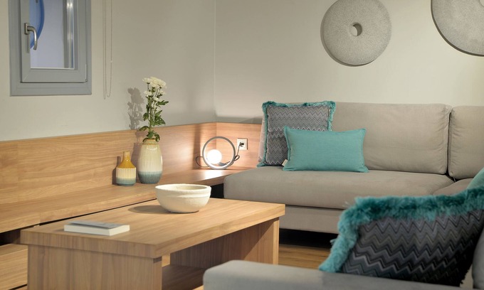 Gargaliani Apartamento | Sir T Grand apartment...an ideal choice for a family or a group of friends!