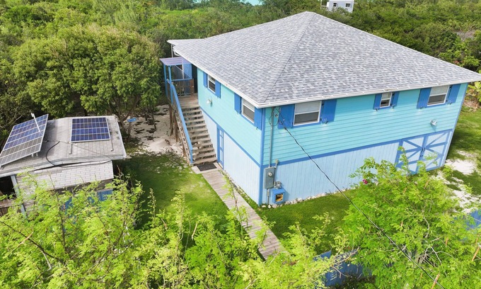Upper Bogue Casa | Siren's Song is a beautiful waterfront home in the community of Whale Point