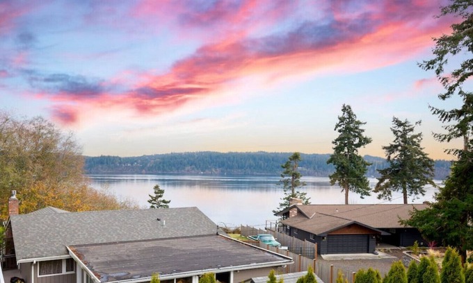 Freeland Casa | Sirius Lower · 2b1b Unit @Whidbey Island w/ Game Room + Hot Tub