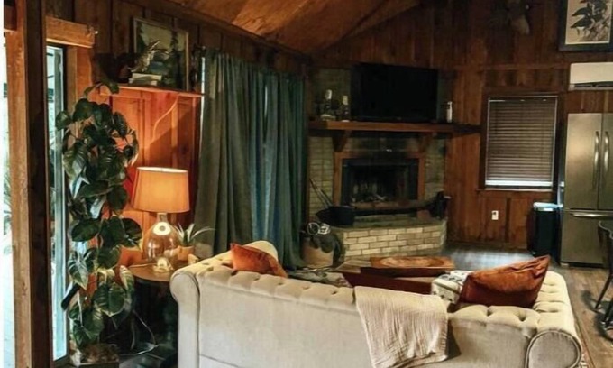 Saratoga Casa | Sissy’s Cabin on Sunset Dr.