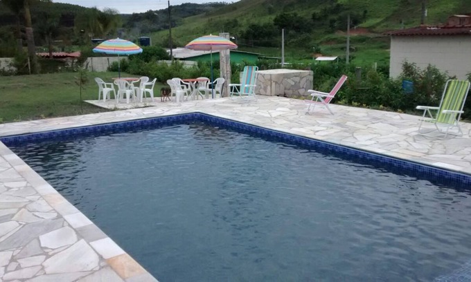 Santa Isabel Casa | área de sitio en santa isabel con un campo de fútbol, ​​piscina y ocio