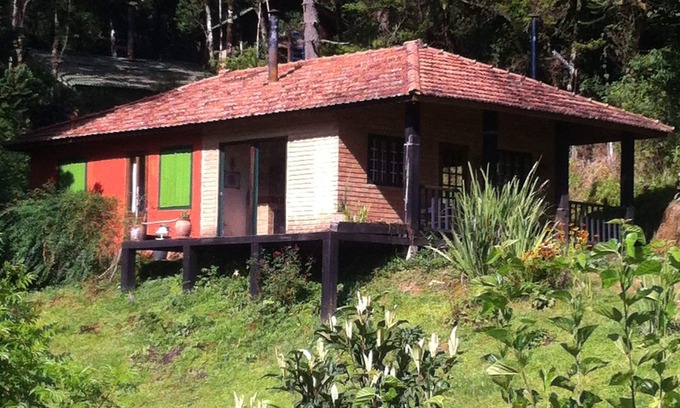 Goncalves Casa | Sitio Pindorama / Casa con vista panorámica