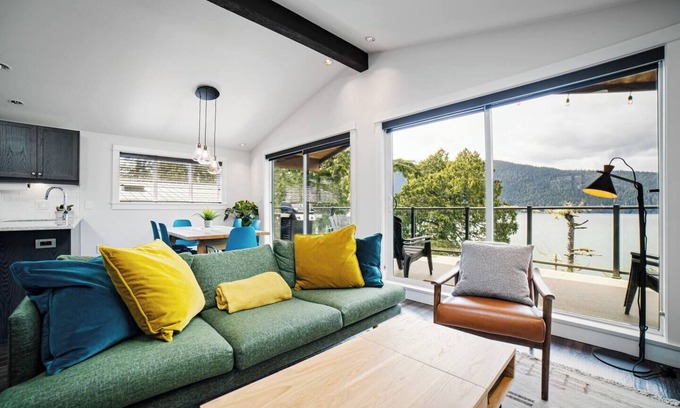 Port Renfrew Casa | Sitka House, A Modern Ocean Front Oasis