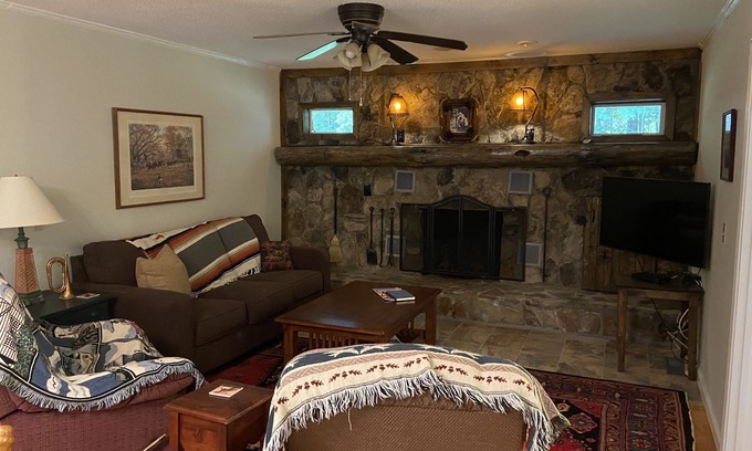 Tiger Cabaña | Sits across from lake burton. Some of the best hiking, fishing, hunting.