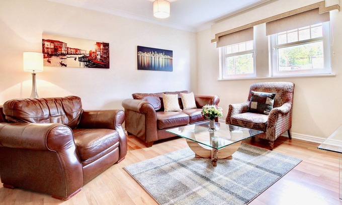 Shawlands Apartamento | Situated in Glasgow's desirable south side this two bedroom apartment managed by Pillow Partners ...
