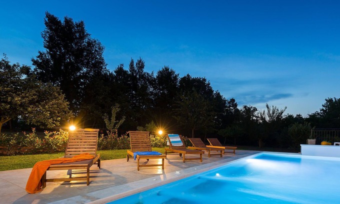 Heki Cabina | Ideal Villa en Heki con Piscina