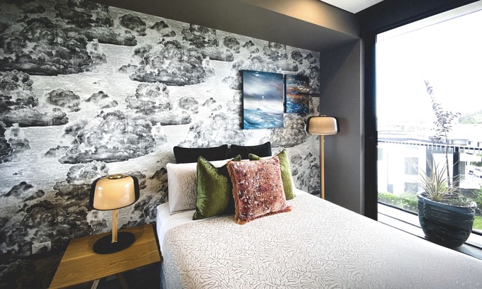 Penrith Apartamento | Situated on Lord Sheffield Circuit, this unit is truly fit for a king.