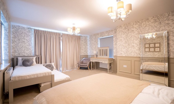 Bicester Casa | Six Bedroom New-build Detached House In Bicester