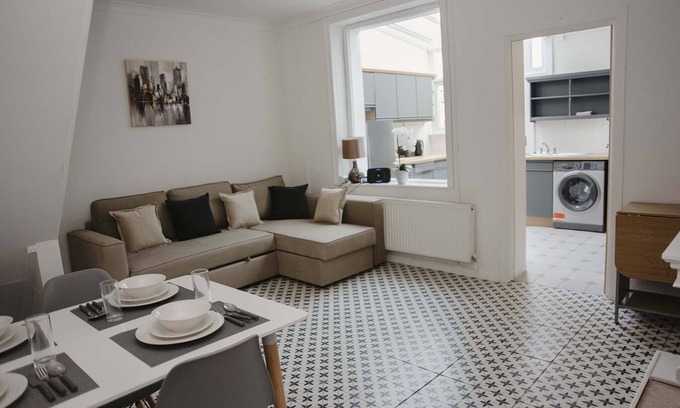 Six Bells Casa | Six Bells Retreat – A Fresh & Spacious Home in the Heart of the Valleys