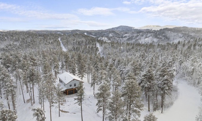 Deadwood Cabina | Six Pines Lodge near Spearfish, SD