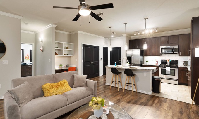 Wetmore Apartamento | SixFlags/RIM/LaCantera/Shopping/TheDominion/RestaurantsNearby