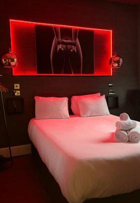 Hillrise Apartamento | Sizzling London Studio with Jacuzzi & Private Bath
