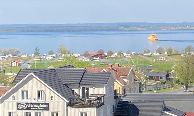 Granna Apartamento | Sjöbrinken -Nyrenoverad lägenhet i centrala Gränna med utsikt över Vättern och hela Visingsö