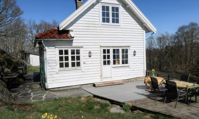 Austevoll Casa | Sjøhytta by Interhome