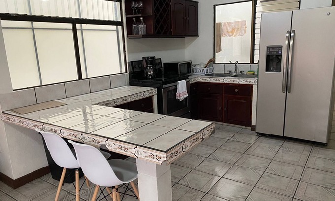 San Antonio de Belén Apartamento | SJO location centered, VERY spacious and private apartment