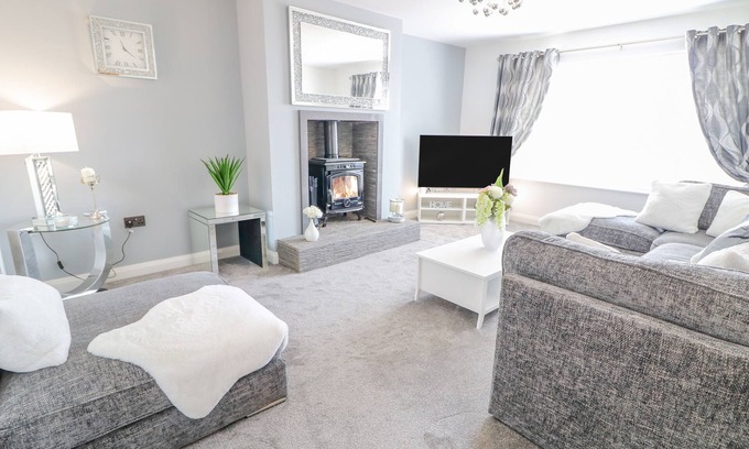 Coleraine Cabaña | SJS COTTAGE, family friendly, with a garden in Castlerock