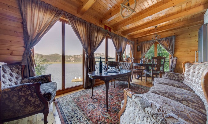 Karuc Casa | Skadar Lake Waterfront Two-Bedroom Home