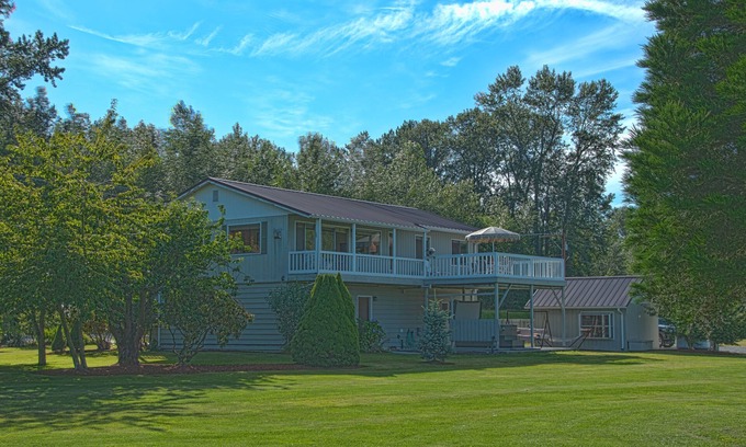Mount Vernon Casa | Skagit Valley Guest House planta baja con impresionantes vistas de Mount Baker.