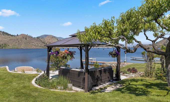 Okanagan-Similkameen Cama Y Desayuno | Skaha Lakefront BnB | Book Your Stay Today!