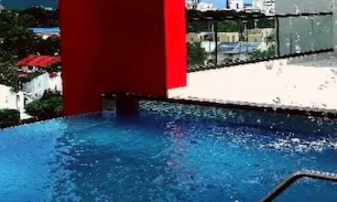 New Kingston Apartamento | Skai’s executive suite with pool