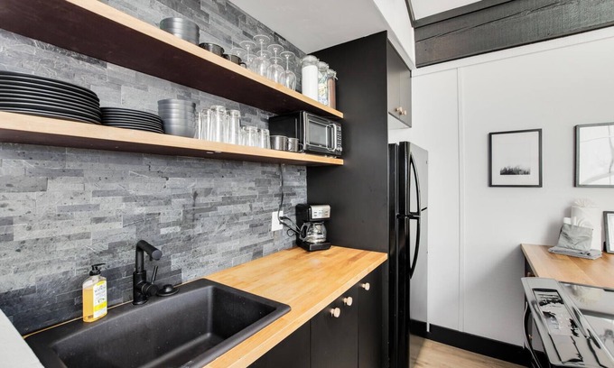 Baldy Mountain Condominio | Ski Area Views! Hip Two-Bed+Loft. Free Bus to Town