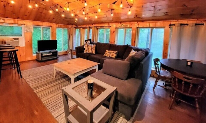 Bethlehem Cabaña | Ski Bethlehem A-Frame with River Access Bring Dogs! <New>