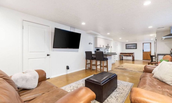 Cottonwood Heights Casa | Ski Bum Chalet-Close to Resorts!