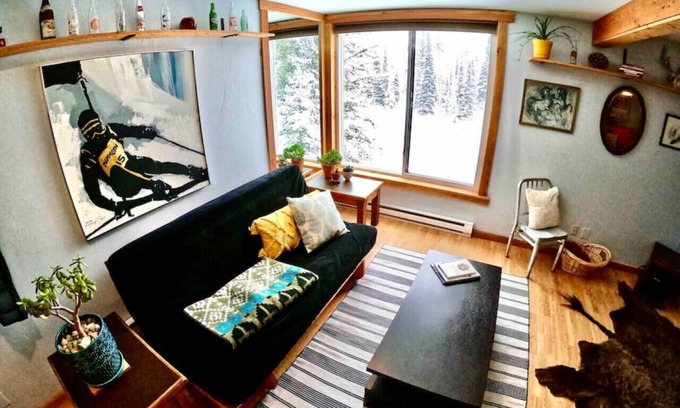 Big Sky Condominio | Ski Bunny Studio / Walkable to Ski Lifts
