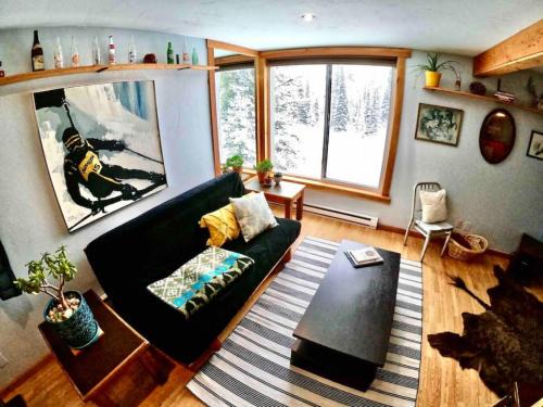 Big Sky Casa | Ski Bunny Studio Walkable to Ski Lifts
