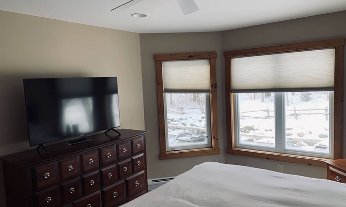 North Troy Casa | Ski Chalet (Ski-in/Ski-out)