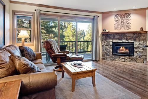Century West Casa | Ski House 118 - Meredith Lodging