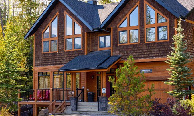 East Kootenay Chalet De Esquí | 8 dormitorio o 6 dormitorio principal derecho en la montaña. Jacuzzi privado
