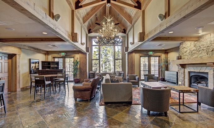Breckenridge Condominio | Ski-in 1br Steps To Gondola + Main St, Sleeps 4 1 Bedroom Condo by RedAwning