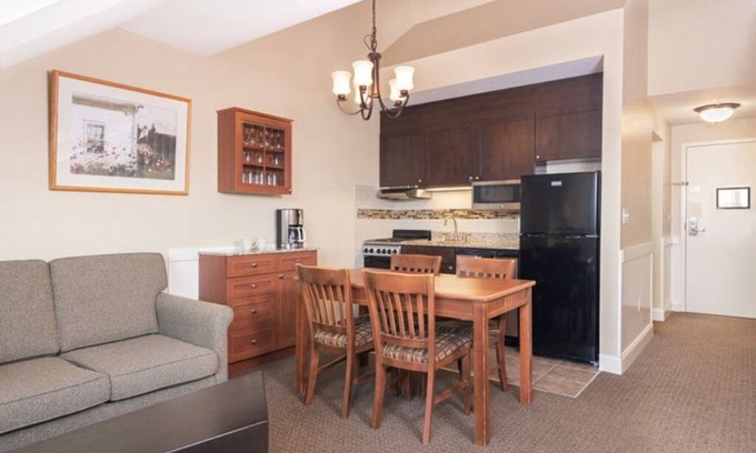 West Dover Apartamento | Ski-In 2BR Loft | Sleeps 8