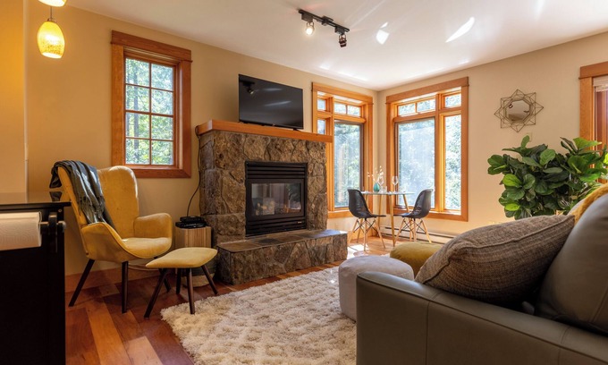 East Kootenay Condominio | Ski-In / Bike-In @ FAR - Private & Secluded : Perfect for 2