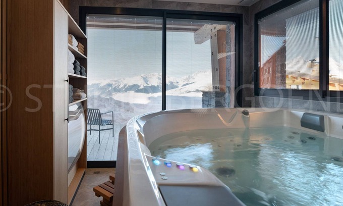 Arc-1800 Chalet De Esquí | Chalet a pie de pista con zona de relax y cine en casa, 6 habitaciones, 14 pers