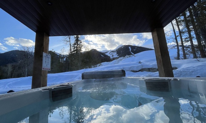 East Kootenay Casa | Ski-In Chalet at Fernie Alpine Swim Spa & Sauna B