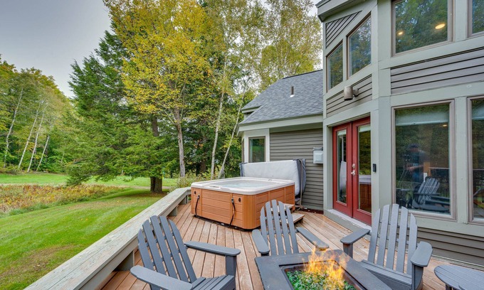 East Burke Condominio | ¡NUEVO! Ski-in Condo w / Hot Tub en Burke Mtn Slopes!