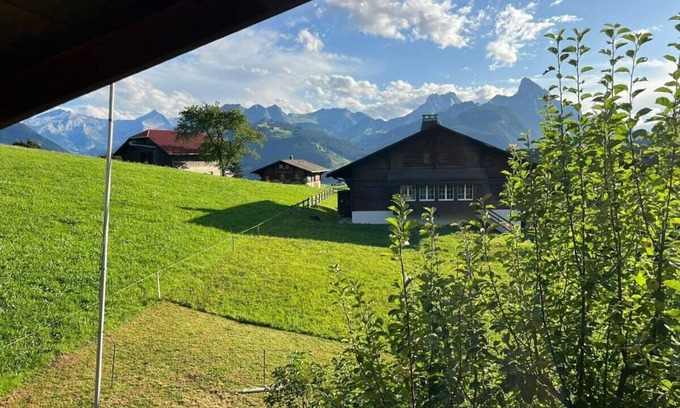 Schoenried Apartamento | Ski-In Ski-Out, acogedor apartamento típico suizo