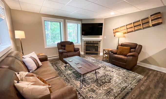 Boyne Falls Condominio | Ski in on Boyneland Run, Slps 18, Fully remodeled
