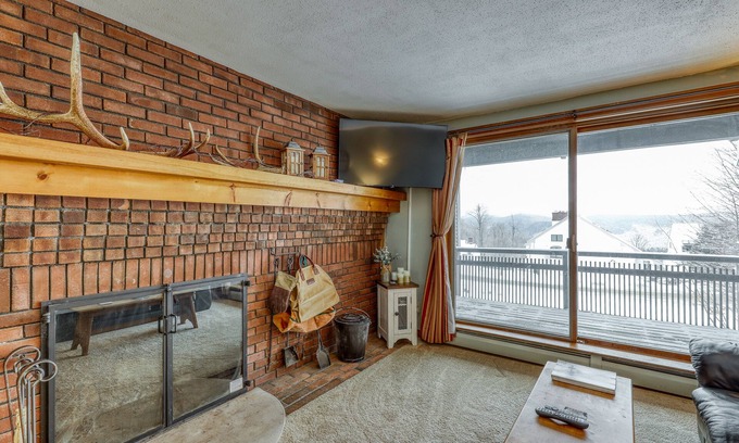 Central Vermont- Killington Condominio | Ski-in/out condo with pool, hot tub, sauna & fast WiFi