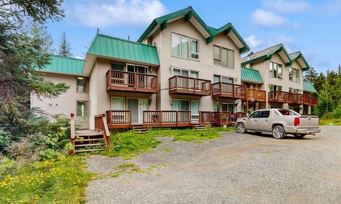 Alyeska Condominio | ¡NUEVO LISTADO! Condominio w / ubicación increíble cerca de esquí, senderismo, ciclismo y ciudad