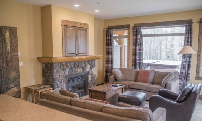 East Kootenay Condominio | Ski In/Out! Gorgeous Loft Condo with Mountain Views, Sleeps 10