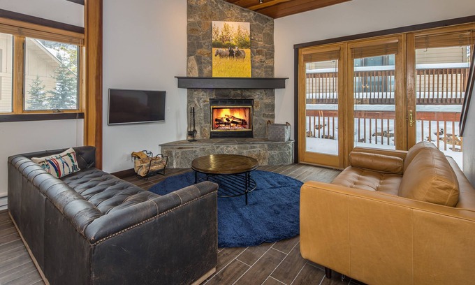 Big Horn Casa | Ski In/Out home 50 steps to Bear Back Poma Lift w/steam shower - Big Horn Escape