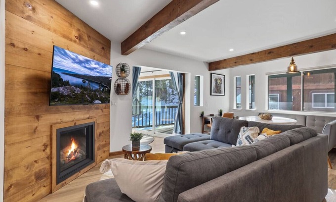 Tahoe Village Casa | Ski In/Out | Hot Tub & Slopeside Views | Sleeps 4