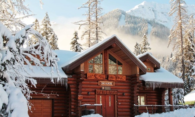 East Kootenay Chalet De Esquí | De lujo en la colina. Raras 6 dormitorio, cocina gourmet, bañera de hidromasaje y mesa de billar