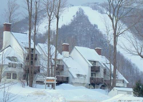 Central Vermont- Killington Casa | Ski In/Out Trailside Townhome